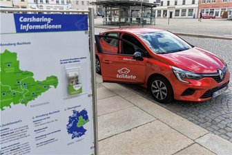 Carsharing: Im Erzgebirge stehen jetzt Autos zum „Teilen“ - Einen Carsharing-Standort von Teilauto gibt es seit Mittwoch am Annaberger Markt. Der zweite befindet sich am Gründer- und Dienstleistungszentrum in der Nähe des Busbahnhofs.