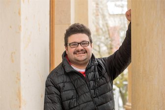 Carsten Hofmann und die Bühne seines Lebens: Schauspieler, Schiedsrichter und bald Kommunalpolitiker? - Multitalent Carsten Hofmann: Der Security-Mann arbeitet auch als Theaterstatist, als Schiedsrichter und ist in der Kommunalpolitik für die vogtländische SPD tätig.