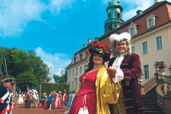 Casanova, Pur und Unsichtbares: Vier Tipps für das Wochenende in Mittelsachsen - Graf und Gräfin Vitzthum von Eckstädt laden zum Parkfest nach Lichtenwalde.