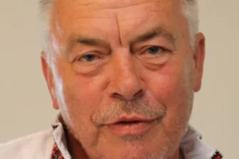 CDU-Austritt: Stadtrat Müller geht zur Blauen Partei - Stadtrat Karl-Ernst Müller, hier in einem traditionellen ukrainischen Hemd. Der Politiker engagiert in dem Land.