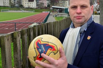 CDU-Fraktionschef will am Ball bleiben - Andreas Schramm will die Weichen für die Zukunft Frankenbergs stellen. Seine Partei sieht der 1. stellvertretende Bürgermeister der Stadt am Scheideweg.