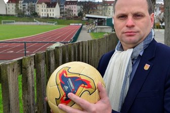 CDU-Fraktionschef will am Ball bleiben - Andreas Schramm möchte die Weichen für die Zukunft Frankenbergs stellen. Seine Partei sieht der1. stellvertretende Bürgermeister und Präsident des Kreisfußballverbandes am Scheideweg.