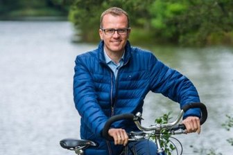 CDU-Politiker rechnet mit Zweier-Duell mit AfD-Bewerber - Abschalten und vom Politikbetrieb entspannen kann der CDU-Bundestagsabgeordnete Alexander Krauß gut in der Natur, so beim Radfahren rund um den Ziegelteich bei Schneeberg.
