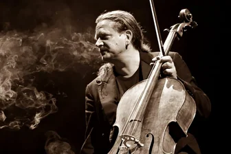 Cellist Tobias Unterberg im Interview: Wie die Inchtabokatables ihren Tontechniker kidnappen mussten - Cellist Tobias Unterberg.