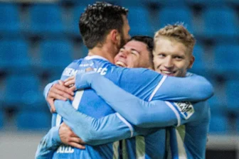 CFC: 15 Minuten Einsatz als Lohn nach 60 Wochen Pause und Reha - Seit Freitag wieder mittendrin: Max Roscher (rechts) neben Dejan Bozic (links) und 2:0-Torschütze Leon Damer.