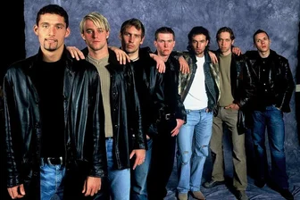 "Die jungen Wilden" des VfB Stuttgart bei einem Fotoshooting 2003: Kevin Kuranyi, Timo Hildebrand, Timo Wenzel, Aljaksandr Hleb, Ioannis Amanatidis, Andreas Hinkel und Christian Tiffert (von links). "Wir waren etwas Besonderes, weil sonst nur ältere Spieler in der Liga unterwegs waren. Wenn das meine Spieler heute machen würden, hätte ich kein Problem", sagt Tiffert. "Es sei denn, sie würden so gelangweilt schauen wie ich auf diesem Bild."