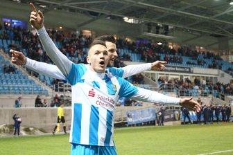 CFC: Doppelpack von Frahn sorgt für Start nach Maß - Auf den "Knipser" des CFC ist Verlass: Daniel Frahn (vorn im Bild mit Sturmkollege Dejan Bozic) weiß, wo das Tor des Gegners steht.