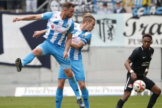 CFC erledigt Pflichtaufgabe gegen Optik - Tobias Müller (links) und Dennis Grote in Aktion.
