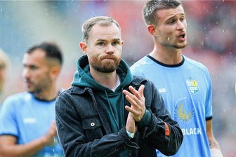 CFC-Kapitän Tobias Müller: Rückkehr ist noch nicht in Sicht - Im Gegensatz zu seinen Mitspielern kann CFC-Kapitän Tobias Müller derzeit nur in Zivil vor die Fankurve gehen.