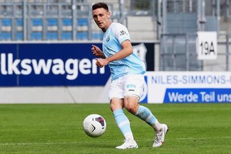 Christian Bickel in der Partie gegen den Berliner AK, als ihm mit dem Treffer zum 2:2 das "Tor des Monats" in der ARD-Sportschau gelang. 