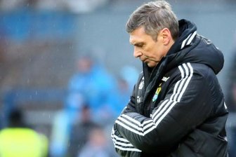 CFC-Präsident: Trainer und Mannschaft müssen jetzt liefern - Im Kieler Regen stehen gelassen: CFC-Trainer Karsten Heine war nach der 2:5-Niederlage bedient.