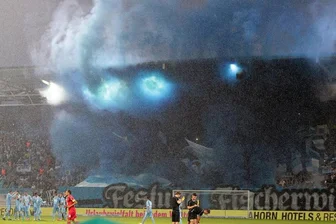 CFC: Schäden durch Pyrotechnik an neuem Stadion - Rauchbomben in der Südkurve bei der Partie CFC gegen den FSV Zwickau.