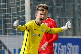 CFC-Torhüter Daniel Adamczyk: Das Porträt eines Fußballprofis, der zunächst nichts vom Fußball wissen wollte - Die Emotionen gehören dazu: Daniel Adamczyk schreit nach dem Sieg gegen Altglienicke seine Freude heraus.