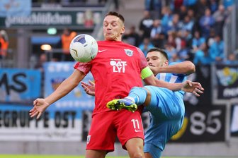 CFC-Trainer Duda bereitet Luxusproblem keine Kopfschmerzen - Auf Daniel Frahn, der hier von Niclas Erlbeck bei der Ballannahme gestört wird, müssen die Chemnitzer in Babelsberg besonders aufpassen.
