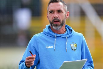 CFC-Trainer Tiffert vor dem Duell gegen Lok: "Jammern bringt mir keinen Spieler zurück" - Einmal durchzählen bitte! Viele Alternativen hat Christian Tiffert nicht mehr, wenn er seine Aufstellung für das Freitagspiel gegen Lok Leipzig macht.