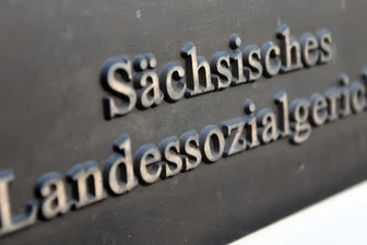 Chat-GPT und Co.: Legen KI-Klagen bald Sachsens Sozialgerichte lahm? - Die Zunahme von KI-generierten Klagen droht, Sachsens Sozialgerichte zu überlasten.