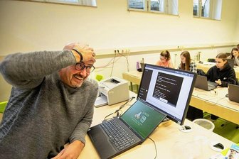 ChatGPT: Schummeln Plauener Schüler mit neuer Software? - Für Informatiklehrer Mirko Pabst durchaus erstaunlich, wie schnell die neue Software eine Programmieraufgabe löst und vor allem mit welchem Ansatz. 