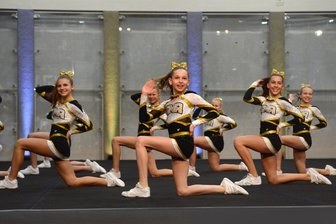 Cheermania Auerbach startet zur Deutschen Meisterschaft: Vier Busse, 130 Aktive und über 200 Fans - Starten zur Deutschen Meisterschaft: Die Teufelinos sind bereit für ihren großen Auftritt am Samstag in Neu-Ulm.