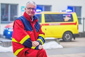 Chef der Katastrophenhelfer hört auf - Christian Roßbach ist Anästhesist und Notarzt in Stollberg. Bis vor Kurzem war er außerdem Leitender Notarzt: Der kommt nur, wenn ein Einsatz das beherrschbare Maß überschreitet und zur Katastrophe wird.