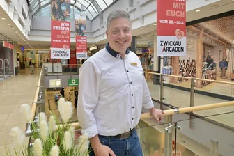 Chef der Zwickau-Arcaden leitet künftig Einkaufscenter in Bayern: Was das für Kunden bedeutet - Mirko Fröhlich, Manager der Zwickau-Arcaden, muss nun weitere Wege zwischen seinen Arbeitsplätzen zurücklegen.
