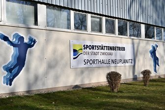 Chef der Zwickauer Sportstätten nicht mehr im Amt – warum musste er gehen? - Die Sporthalle in Neuplanitz gehört zu den Objekten, die vom Sportstättenbetrieb unterhalten werden.