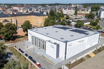Chef des vogtländischen Fußball-Verbands platzt der Kragen: „Statt über Tribünennamen zu debattieren, sollte man zusehen, dass die Halle genutzt werden kann“ - Plauens moderne Dreifeldhalle steht seit Wochen häufig ungenutzt da. Dabei würden die Sportvereine die Halle gern nutzen.