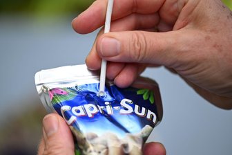 Chef von Capri-Sun zu Strohhalmpetition: "schlecht gemacht" - Capri-Sun kämpft seit zwei Jahren um eine Rückkehr zu Plastikstrohhalmen – Kunden hätten sich etwa über den Papiergeschmack beim Trinken beschwert, sagt das Unternehmen. (Symbolbild)