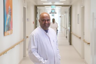 Chefarzt der Chemnitzer Augenklinik will junge Ärzte halten: „Nicht nur teuer für Hamburg und Berlin ausbilden“ - Prof. Dr. med. Vinodh Kakkassery, Chefarzt der Augenheilkunde im Klinikum Chemnitz will junge Ärzte in der Region halten.