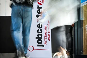 Chefin von vogtländischem Bildungsträger wegen Subventionsbetrug vor Gericht: „Hier kann es nur Freispruch oder Verurteilung geben“ - Für das Jobcenter hat der private Bildungsträger auch Kurse durchgeführt. Zielgruppen waren Langzeitarbeitslose. Die Schule soll doppelt Geld kassiert haben.