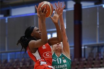 Chem-Cats enttäuschen im Pokal, zeigen sich aber optimistisch - Die Schwedin Abigail Aroso (vorn) war in beiden Partien des Wochenendes die beste Werferin der Chem-Cats.