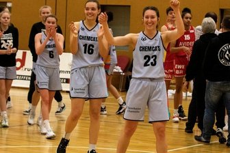 Chemcats: Der Glücksgriff zieht weiter - Mit der US-Amerikanerin Courtney Strait (rechts) verlässt eine der Stützen des Teams die Chemcats. Auch die Junioren-Nationalspielerinnen Lilli Frölich (Nummer 16) und Nicole Brochlitz ( Nummer 6) gehen. 