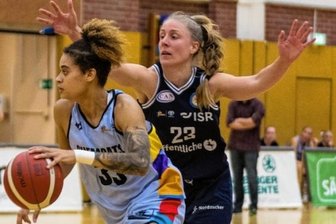Chemcats holen fünften Sieg im siebten Spiel - Myah Taylor (mit Ball) machte beim 61:54-Sieg der Chemcats gegen Braunschweig 23 Punkte. 
