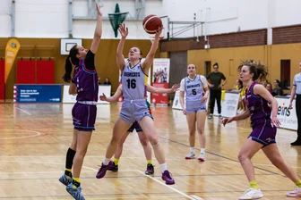 Chemcats können Halbzeitführung nicht in Sieg ummünzen - Leni Knorr (Nr. 16) erzielte 19 Punkte und machte ein starkes Spiel für die Chemnitzerinnen.