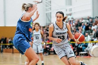 Chemcats-Trainer: Sind dünn auf Groß - Hinter dem Einsatz von Center-Spielerin Tereza Hebisch (rechts, hier im Spiel gegen Bochum) steht am Samstag ein Fragezeichen. 