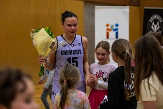 Chemcats verabschieden Spielerinnen: „Für mein Leben ist es ein riesengroßes Ding gewesen“ - Mit zwölf Jahren startete Jessica Kluge ihre Basketballkarriere bei den Chemcats. Am Samstag bestritt sie ihr letztes Spiel und wurde gebührend verabschiedet.