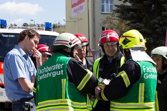 Chemie-Unfall im Stadtbad: 150 Besucher werden in Sicherheit gebracht - 