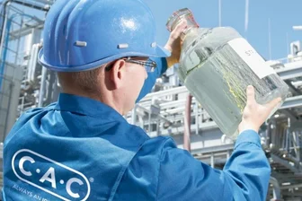 Chemieanlagenbau Chemnitz: Bundesweit erstes sauberes Benzin ist fit für Großproduktion - Die wichtigste Prozessstufe in der Herstellungskette setzte der Chemnitzer Chemieanlagenbau in einer zur TU Bergakademie Freiberg gehörenden Demonstrationsanlage um.