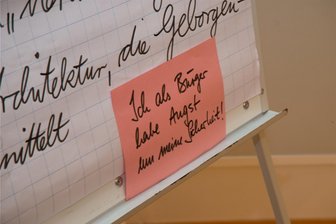 Chemnitz 2018: Sorge um Sicherheit und Stabilität sind geblieben - Ein Diskussionskärtchen von damals: Das Sicherheitsempfinden in der Stadt, vor allem abends und nachts und im Zentrum, war 2018 bei "Chemnitz diskutiert" eines der Hauptthemen.