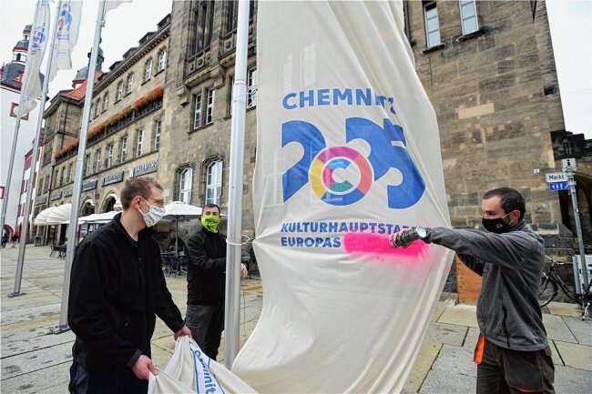 Chemnitz 2025: Flaggen nähen für die Kulturhauptstadt - Nicht nur Chemnitz, sondern auch 38 Kommunen im Umland beteiligen sich am Projekt Kulturhauptstadt 2025.