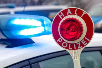 Chemnitz: 45-Jähriger fährt unter Drogen und mit geklauten E-Scooter - Die Polizei stoppte am Donnerstag Abend einen E-Scooter-Fahrer.