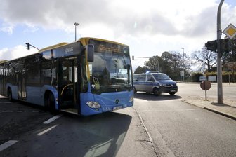 Chemnitz: 64-jährige Fußgängerin von Bus angefahren - Die Fußgängerin wurde bei dem Zusammenstoß schwer verletzt.