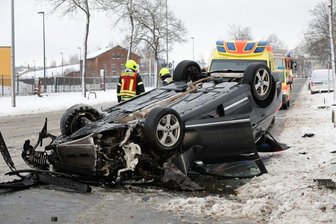 Chemnitz: Auto auf Dresdner Straße überschlagen -