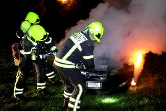 Chemnitz: Auto brennt vollständig aus - Der Opel Astra brannte vollständig aus.