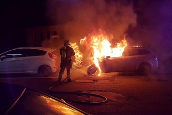 Chemnitz: Auto in Brand geraten - Ein Pkw ist in der Nacht zu Sonntag in Brand geraten.