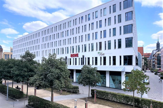 Chemnitz: Beliebter Rewe-Markt verkürzt Öffnungszeiten um sechs Stunden - Der Rewe im "Weißen Haus" am Wall in Chemnitz verkürzt die Öffnungszeit vorübergehend.