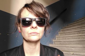 Chemnitz: Betreut meckern über die Kulturhauptstadt - Die Theaterpädagogin und Performerin Gabi Reinhardt möchte ironisch über die Kulturhauptstadt meckern.