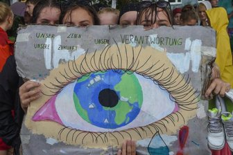 Chemnitz bleibt ohne Klimaschutz-Manager - Auch in Chemnitz gehen junge Leute seit Jahren für mehr Klimaschutz auf die Straße. Während in anderen Kommunen eigene Manager, Koordinatoren oder ganze Stäbe sich des Themas annehmen, wird Chemnitz nach dem Willen der Stadtratsmehrheit auf derlei Strukturen weiterhin verzichten.