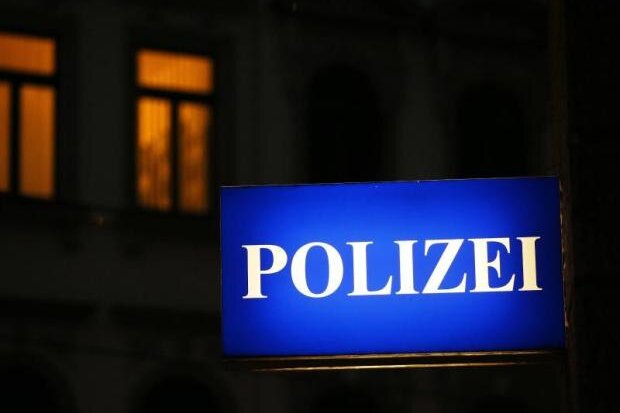 Chemnitz: Blutige Hände - Polizei stellt mutmaßlichen Autoeinbrecher - 