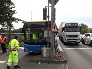 Chemnitz: Busunfall auf dem Südring - offenbar 20 Verletzte -