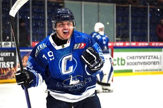 Chemnitz Crashers auf dem Weg zur Titelverteidigung - Brian Olbrich trumpfte am Wochenende mit seinen beiden Toren im Playoff-Halbfinale auf. Es waren für ihn die ersten Treffer im Chemnitzer Trikot.